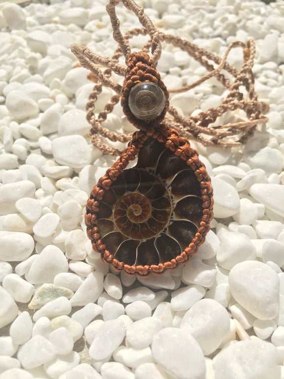 Ammonite Fossil Macrame Jewellery，   織途  ， Om Ethnic Handicraft , macrame